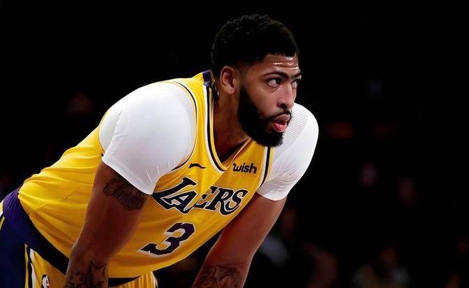 星空体育官网-独行侠复出首战，浓眉哥状态火爆，险胜成为焦点！