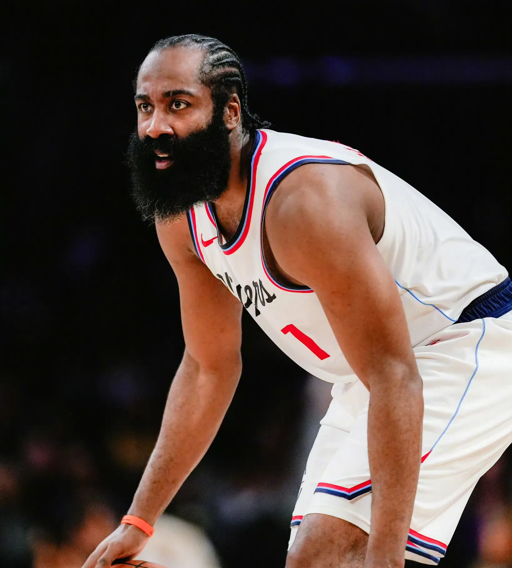 星空体育官网-关于领先优势明显引发热议！，哈登在切尔西比赛中战术调整引发球迷热议的信息